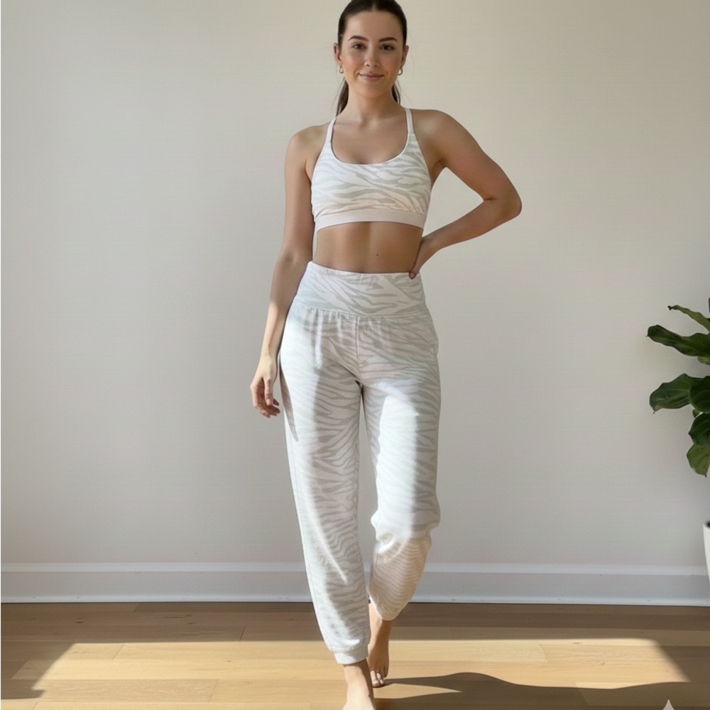 Old Navy Active Powersoft Cream Zebra Print Sports Bra Joggers Pants Set S